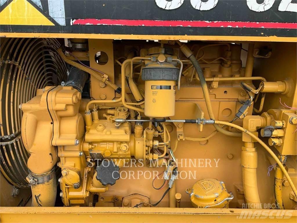 CAT CS323C Půdní kompaktory