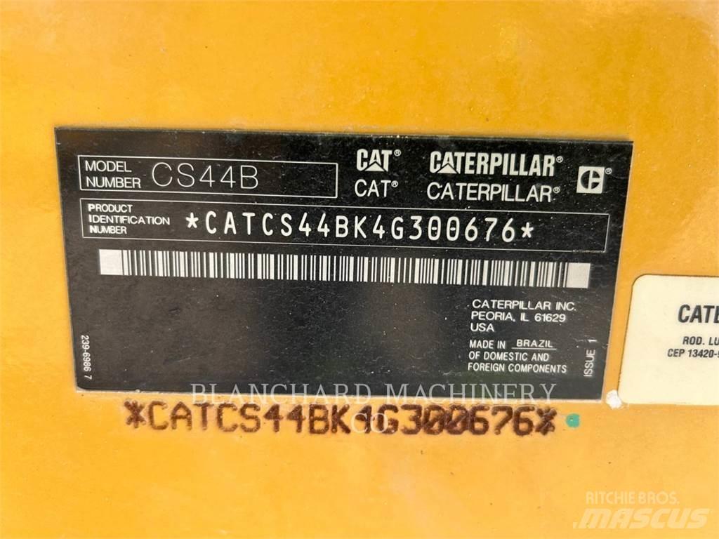 CAT CS44 Tahačové válce
