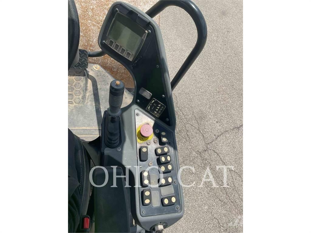 CAT CS44B Kombinované válce