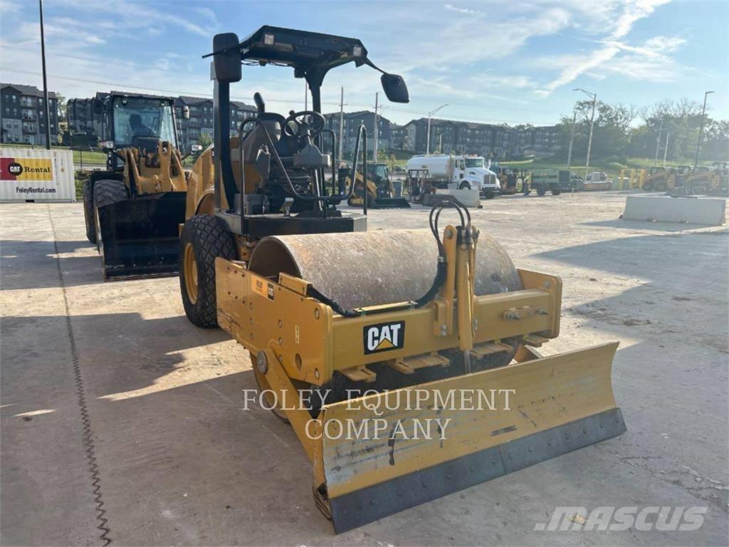 CAT CS44B Půdní kompaktory