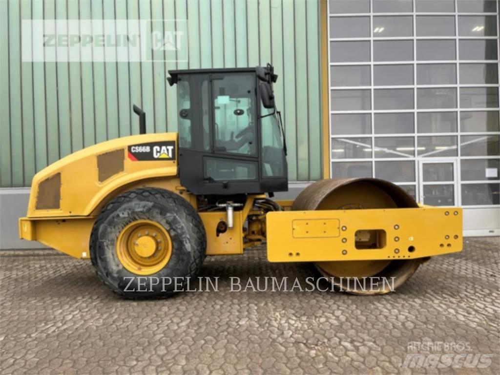 CAT CS66B Půdní kompaktory
