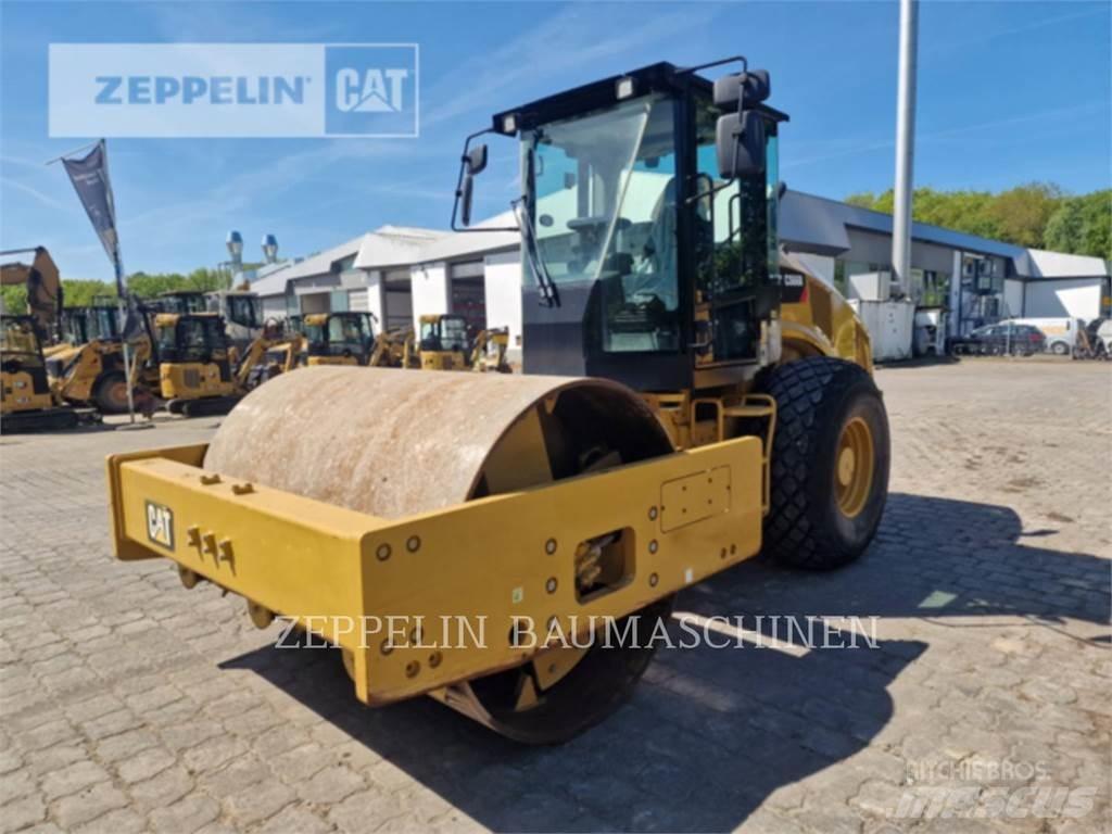 CAT CS66B Půdní kompaktory