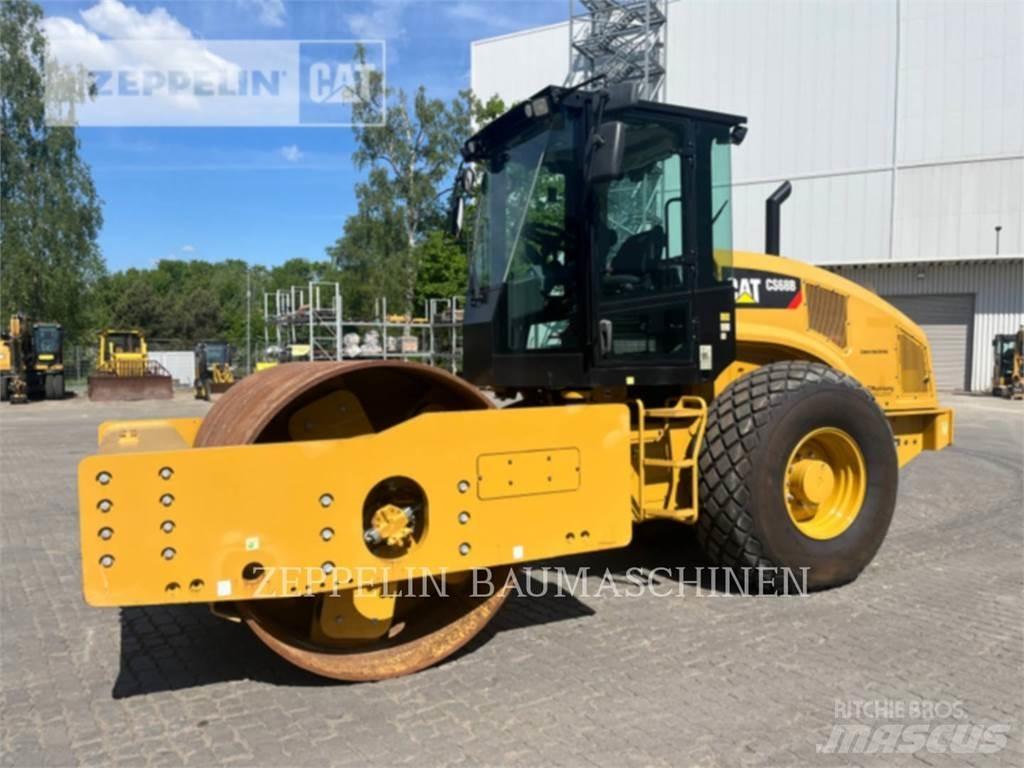 CAT CS68B Půdní kompaktory
