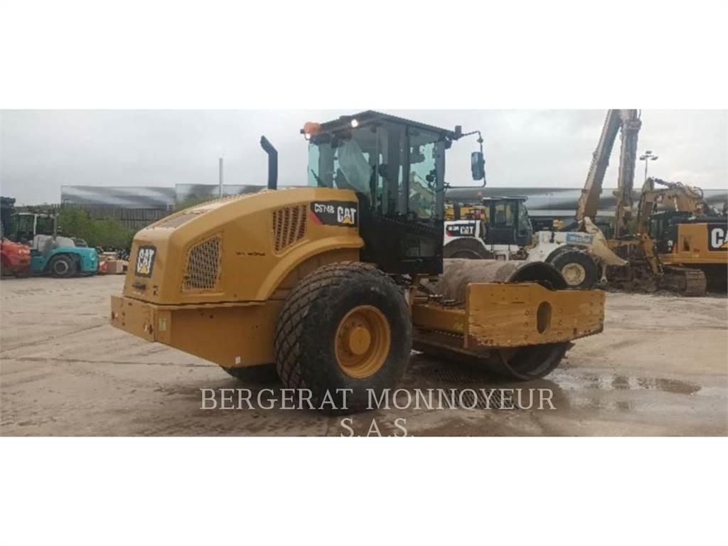 CAT CS74B 4F Půdní kompaktory