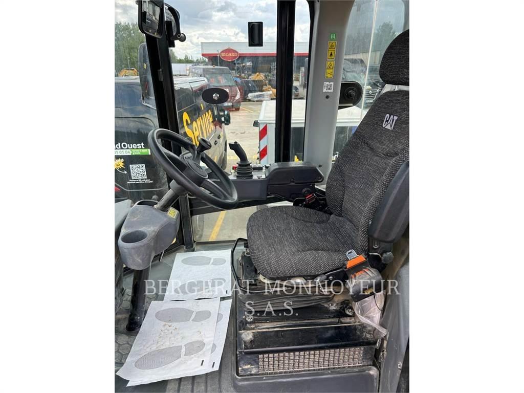 CAT CS74B 4F Půdní kompaktory