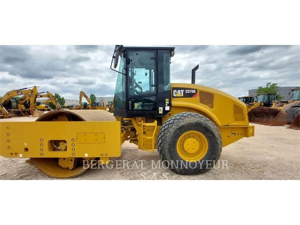 CAT CS76B 4F Půdní kompaktory