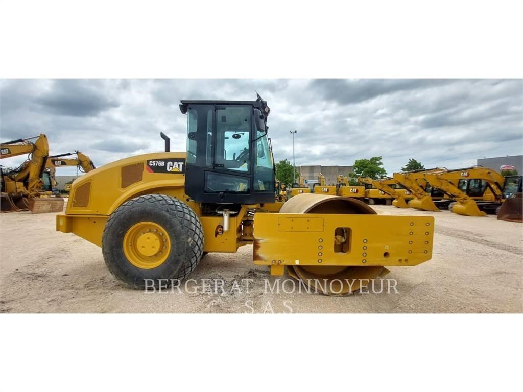 CAT CS76B 4F Půdní kompaktory