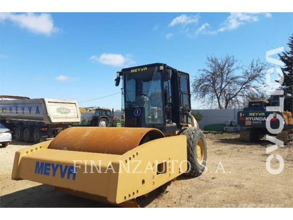 CAT CS76XTFV Tahačové válce