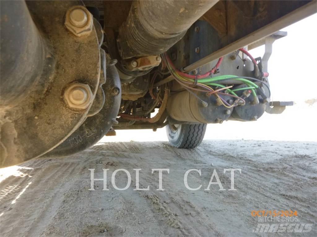 CAT CT660S SBA 6X4 Cisternové vozy