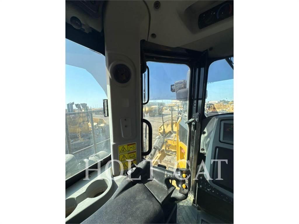 CAT D10T Pásové dozery