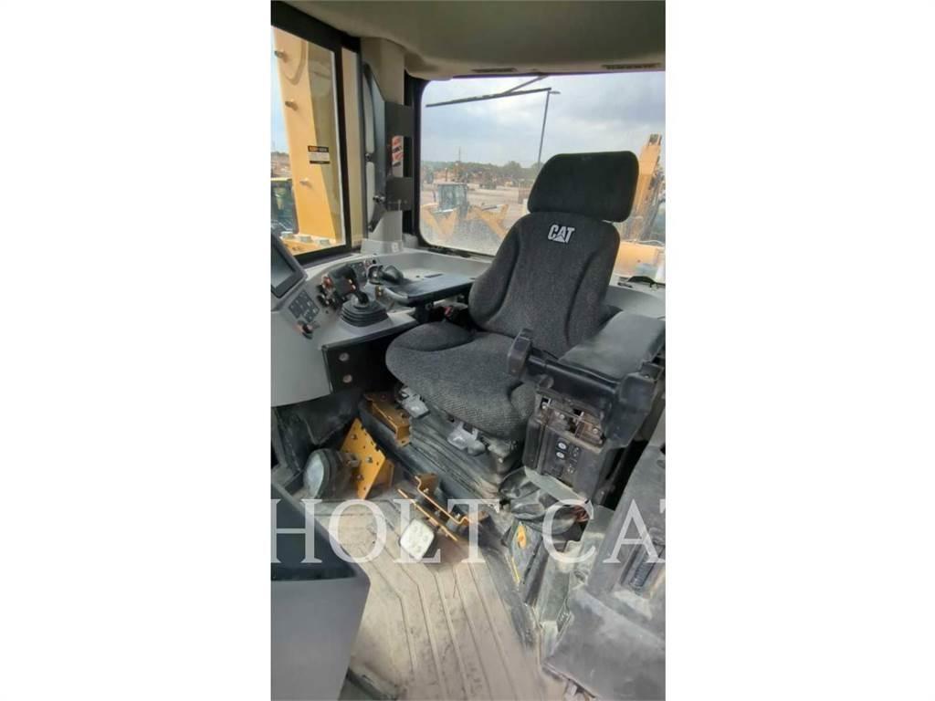 CAT D10T Pásové dozery