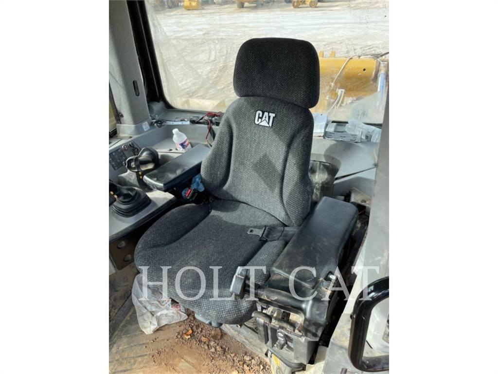 CAT D10T Pásové dozery