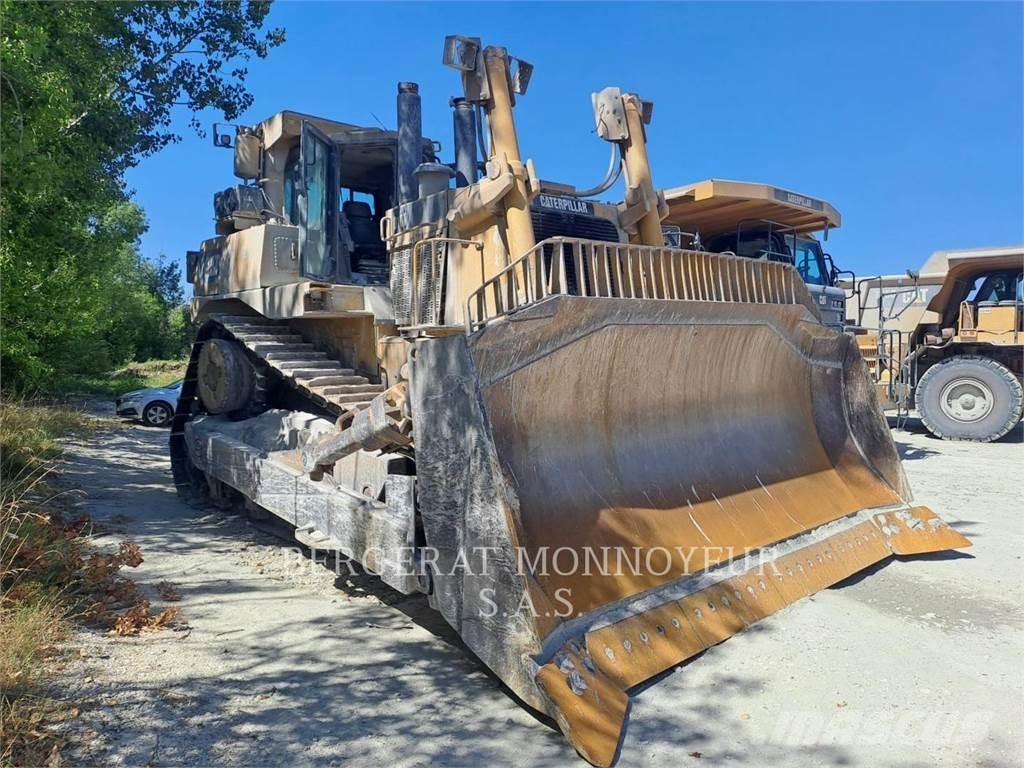 CAT D10T Pásové dozery