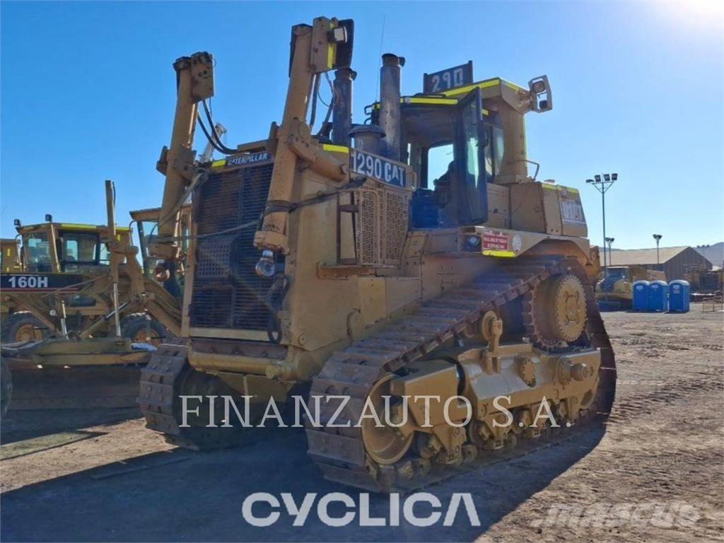 CAT D10T Pásové dozery