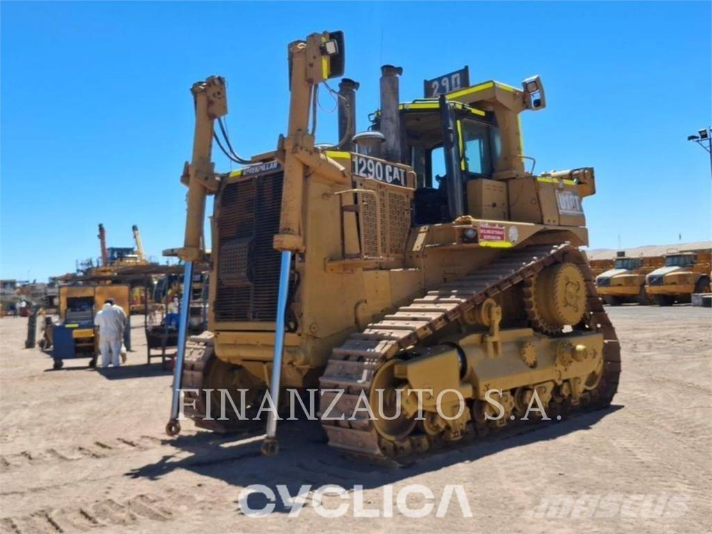 CAT D10T Pásové dozery