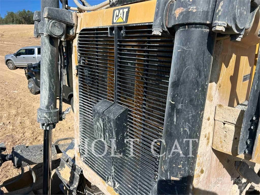 CAT D10T2 Pásové dozery