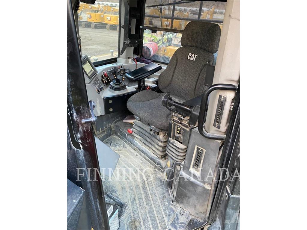 CAT D10T2 Pásové dozery