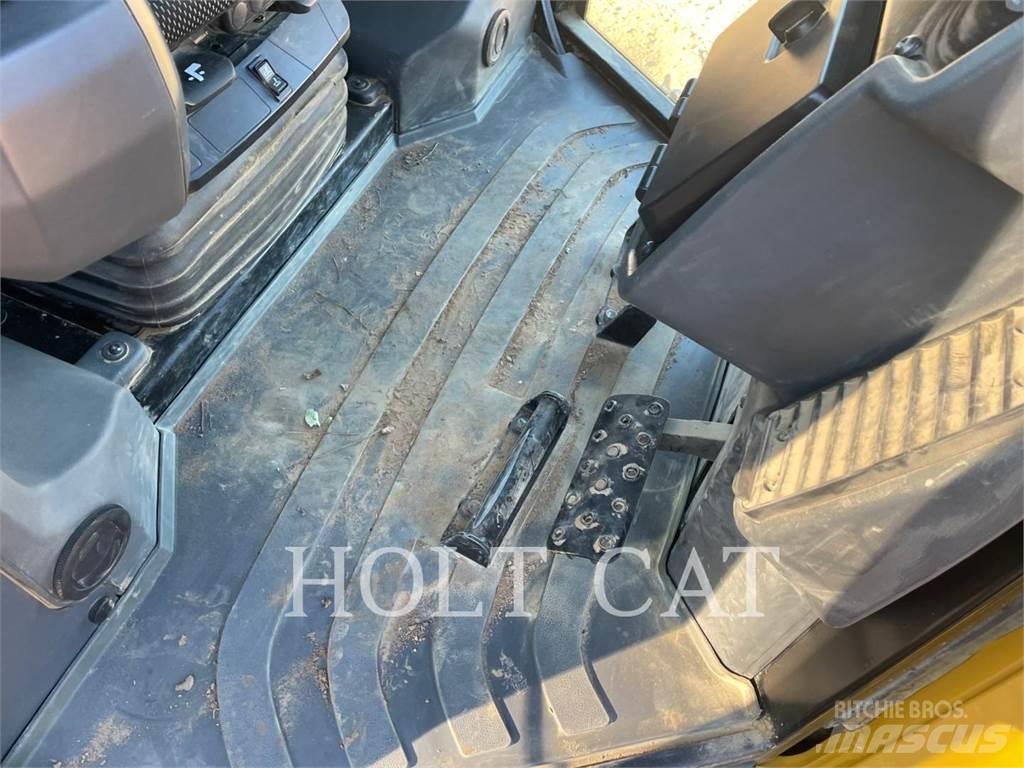 CAT D2-12LGP Pásové dozery
