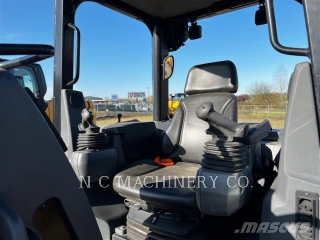 CAT D2 XLCN Pásové dozery