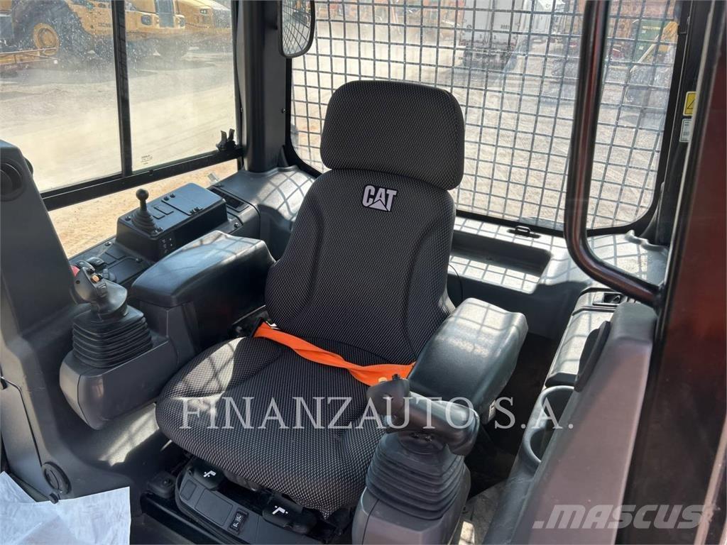 CAT D3 Pásové dozery