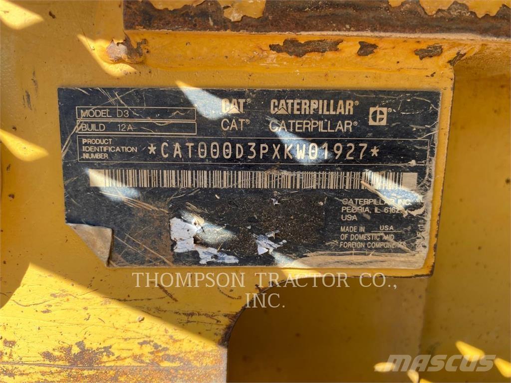 CAT D3 Pásové dozery