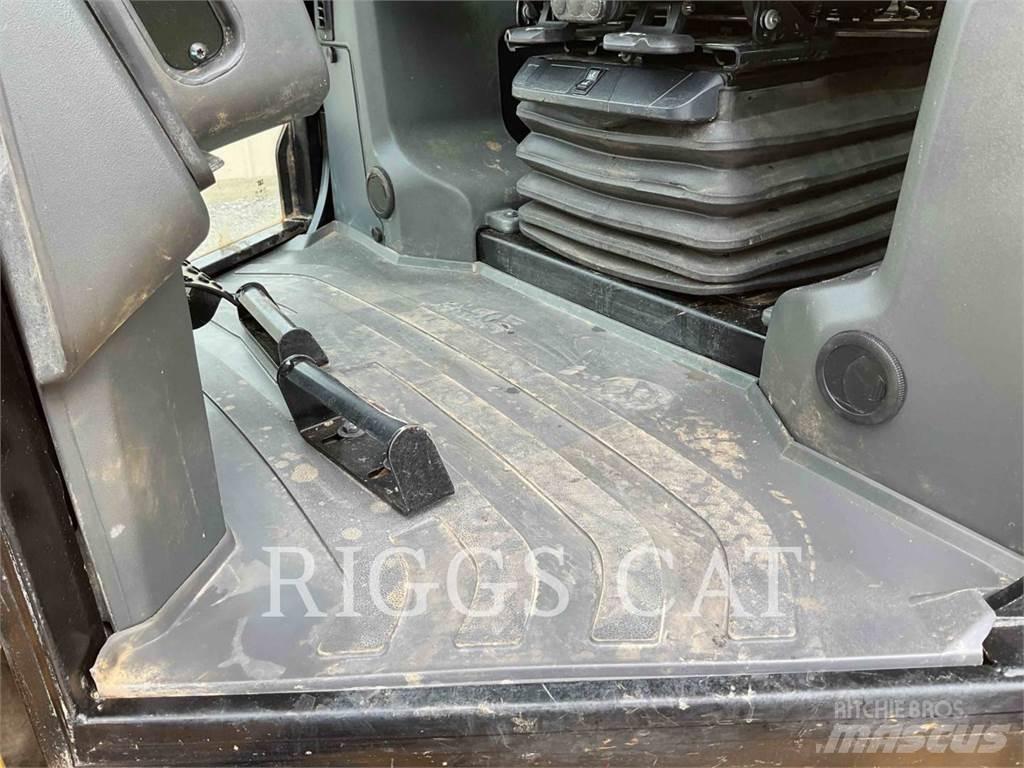 CAT D3 LGP AAG Pásové dozery
