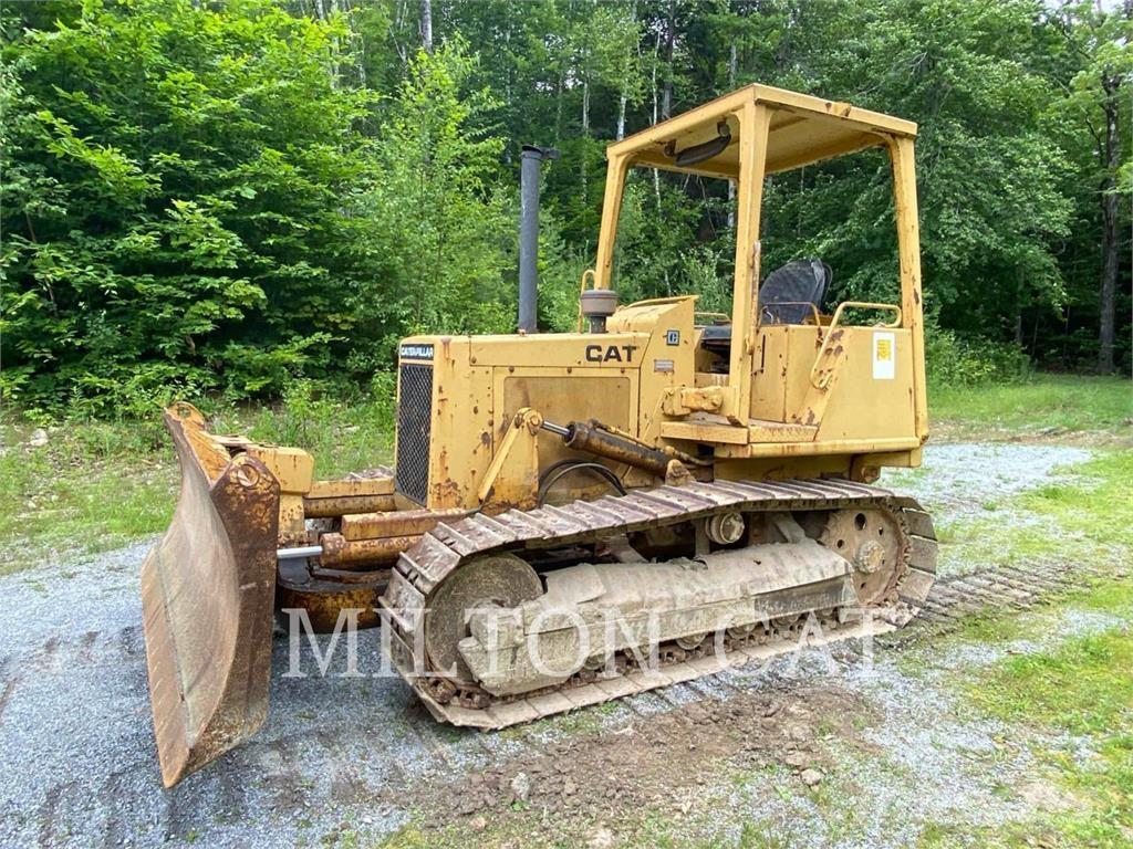 CAT D3B Pásové dozery