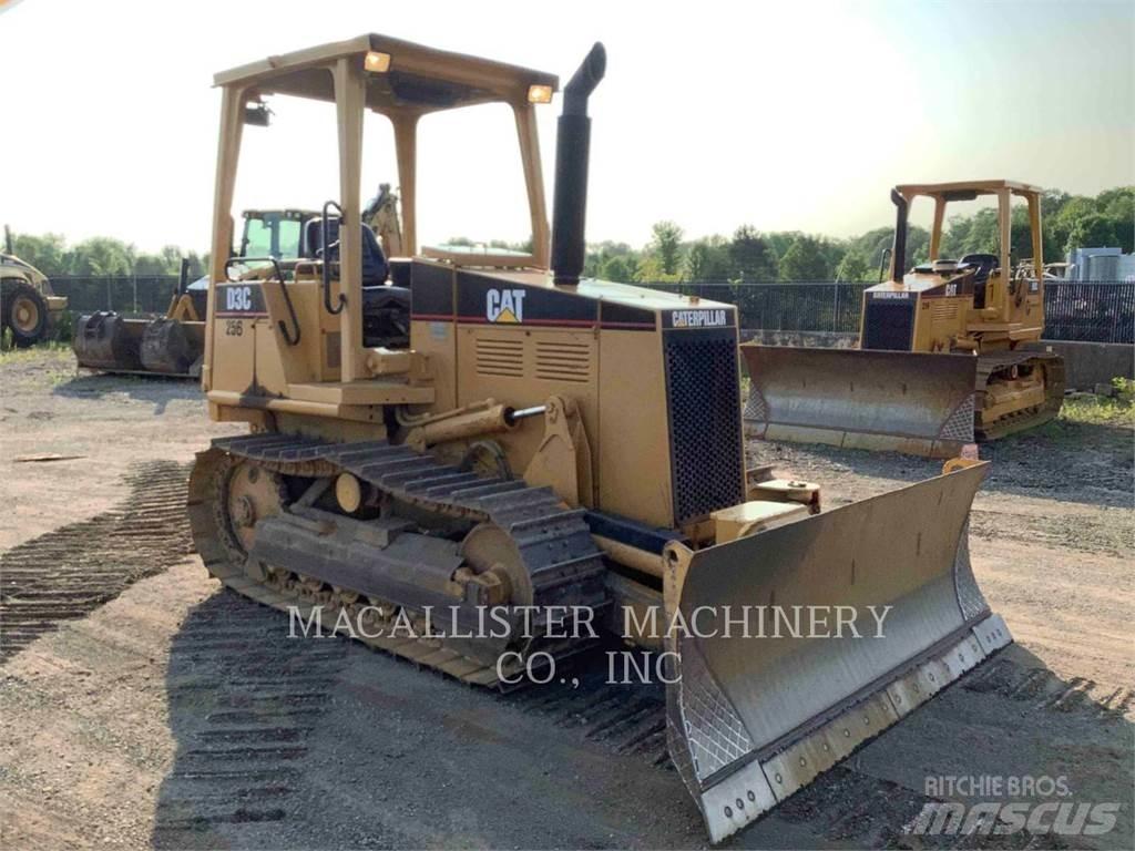 CAT D3CIII Pásové dozery