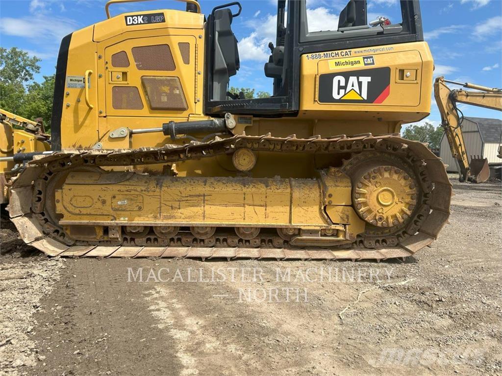 CAT D3K2L 4F Pásové dozery
