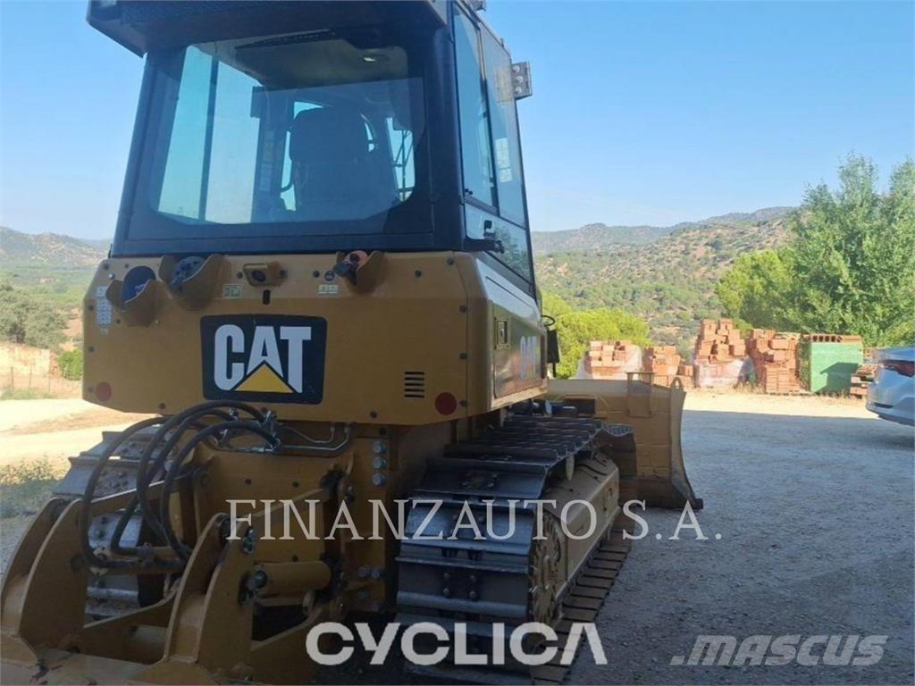 CAT D4K2 Pásové dozery