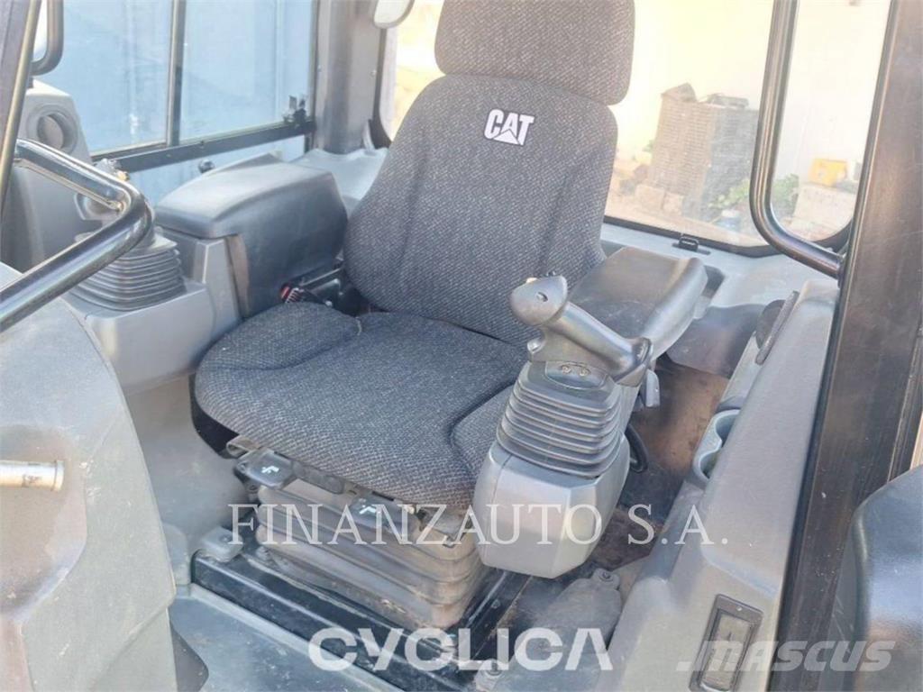 CAT D4K2 Pásové dozery