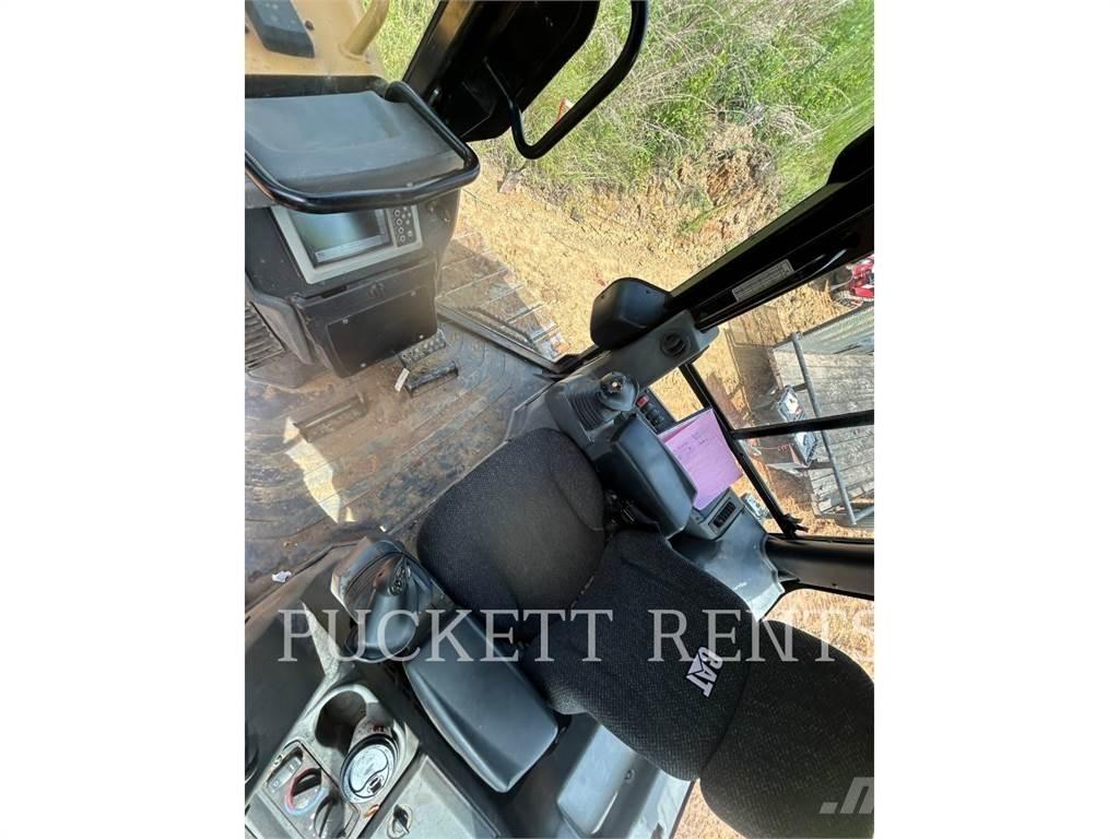 CAT D4K2LGP Pásové dozery