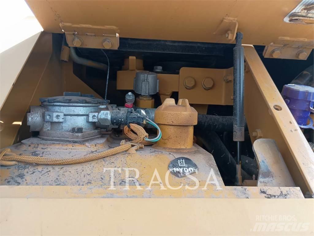 CAT D5 Pásové dozery