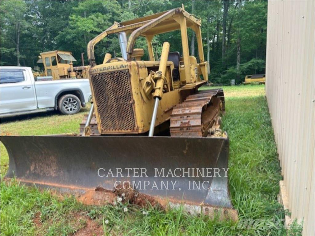 CAT D5 Pásové dozery