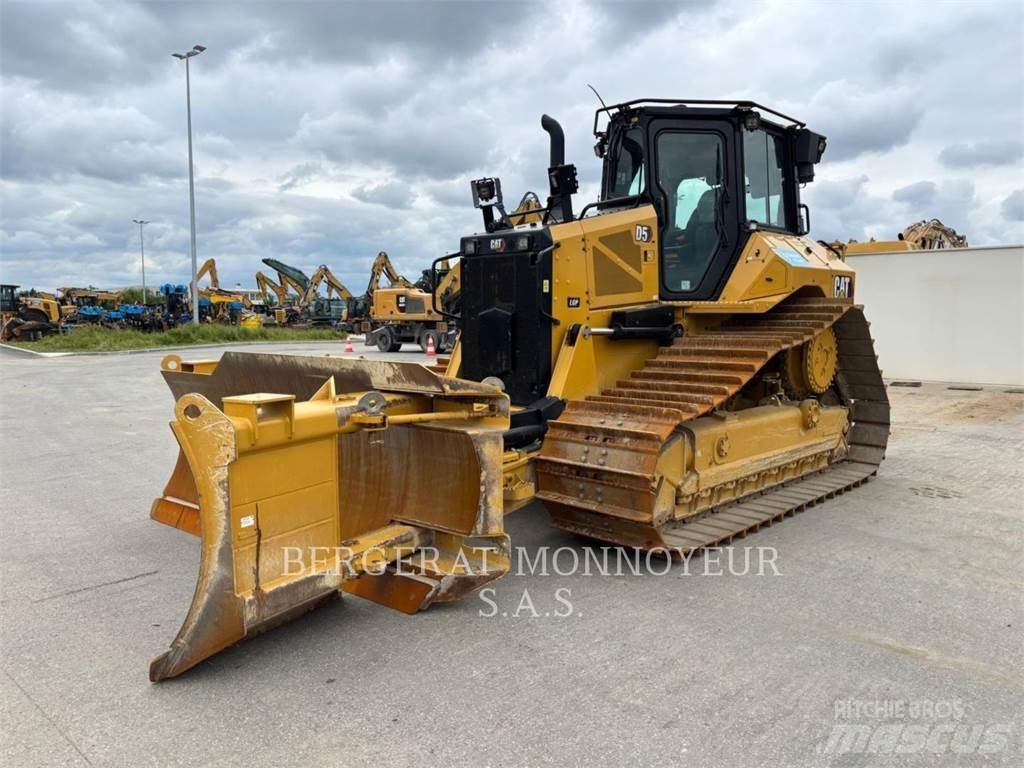 CAT D5 Pásové dozery