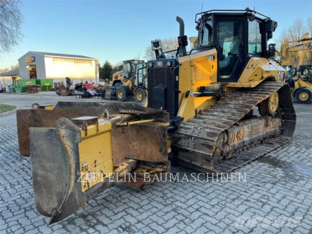 CAT D5 Pásové dozery