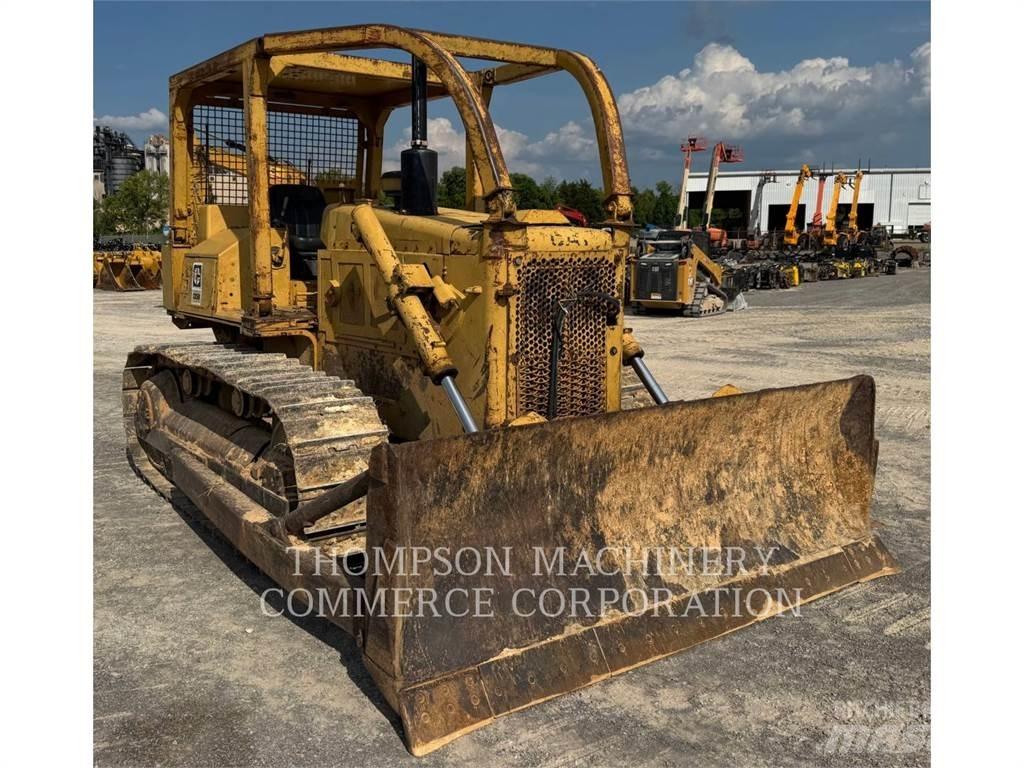 CAT D5B Pásové dozery