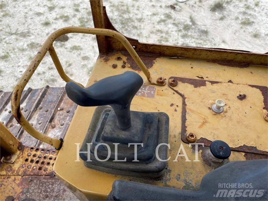 CAT D5M Pásové dozery