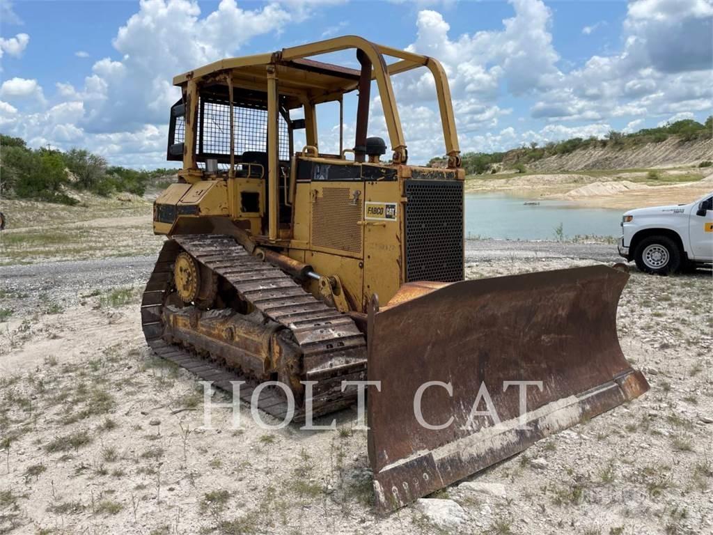 CAT D5M Pásové dozery