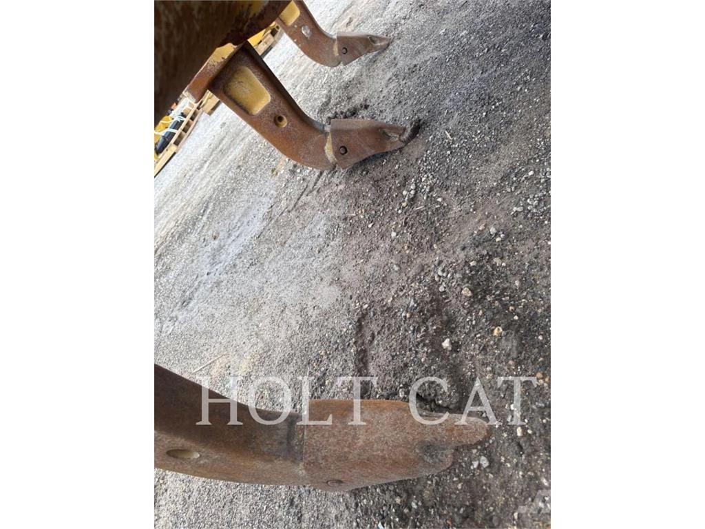 CAT D6 Pásové dozery
