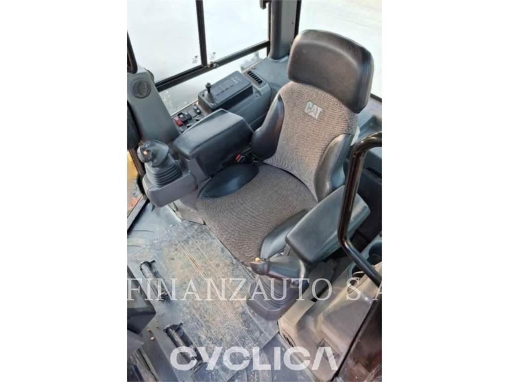 CAT D6K Pásové dozery