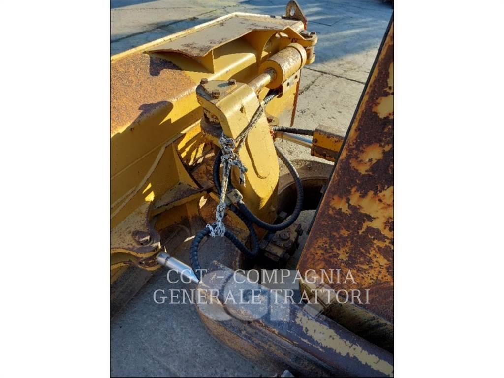 CAT D6M Pásové dozery