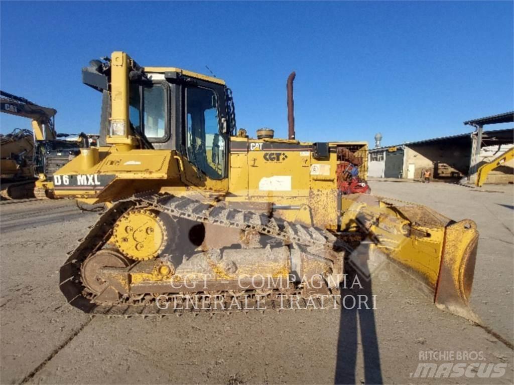 CAT D6M Pásové dozery