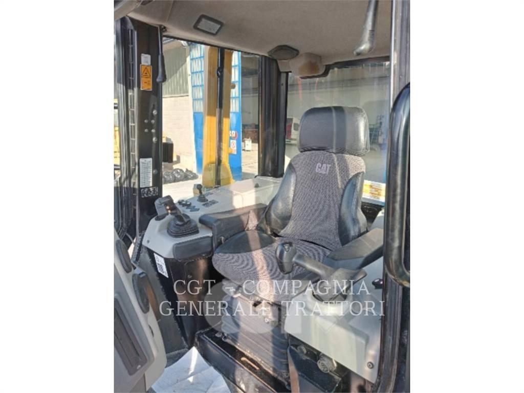CAT D6N Pásové dozery