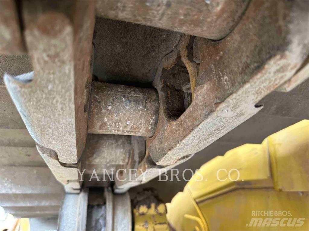 CAT D6T Pásové dozery