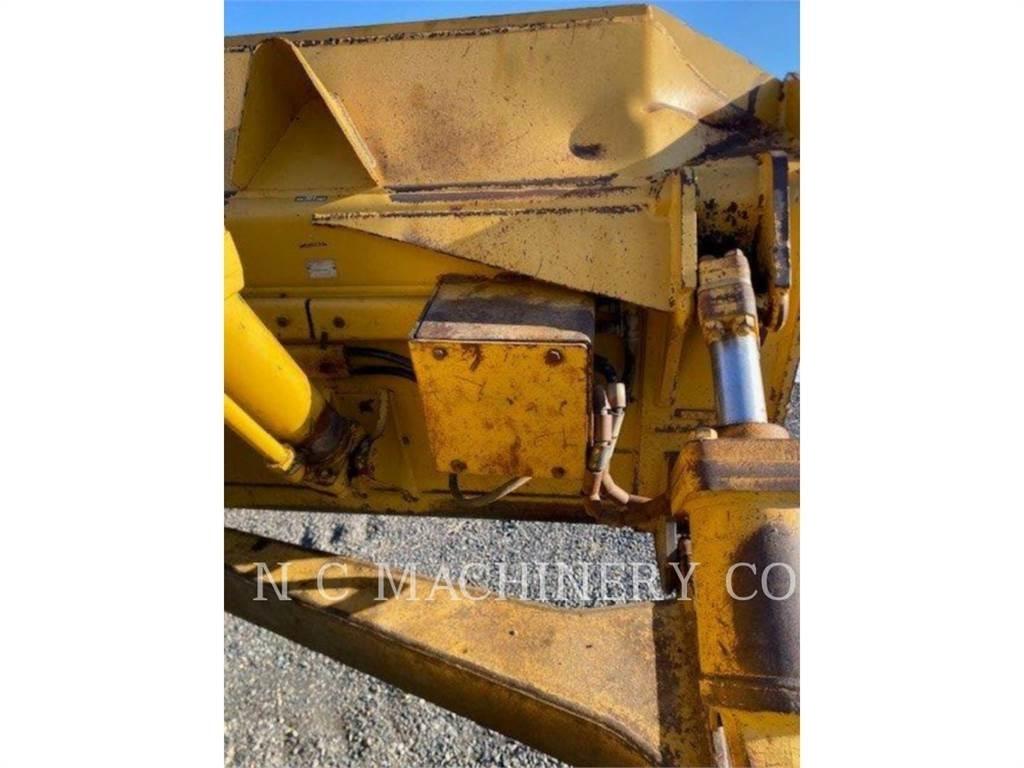 CAT D6T Pásové dozery