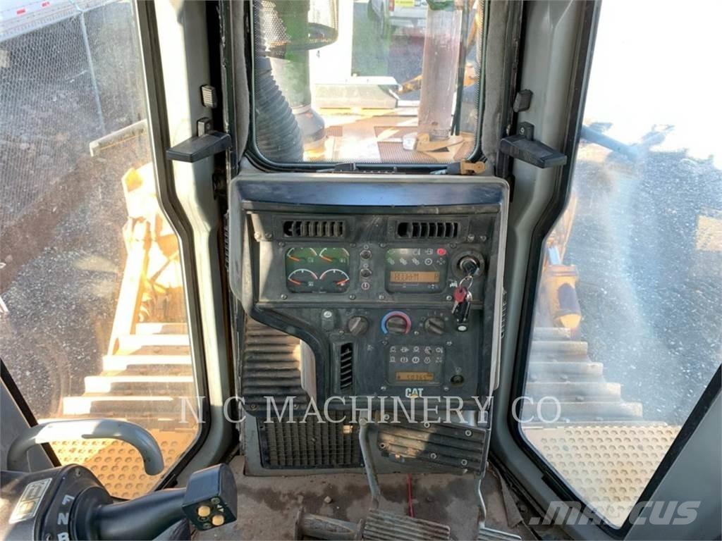 CAT D6T Pásové dozery