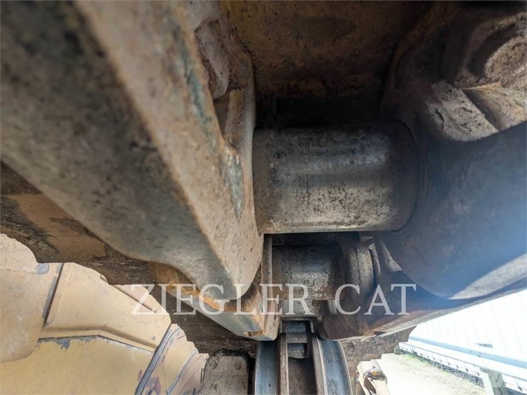 CAT D6T Pásové dozery