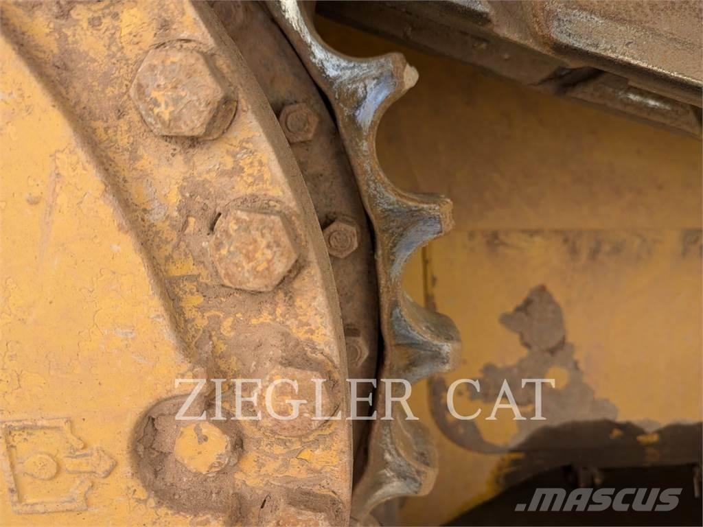 CAT D6T Pásové dozery