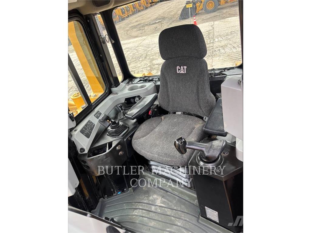 CAT D6T Pásové dozery